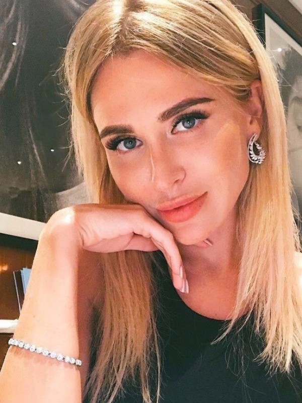 Карина привлекательная девушка из Лобни цена от 3500 руб