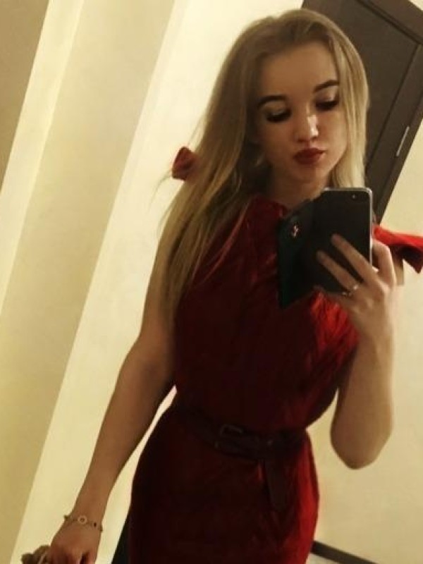 Карина привлекательная девушка из Лобни цена от 3500 руб